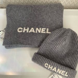NWT CHANEL CASHMERE BEANIE